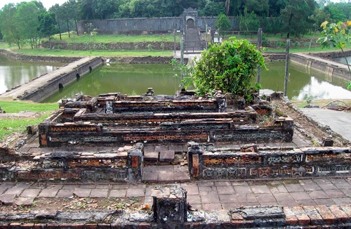 Bí ẩn mới hé lộ sau những cuộc khai quật lăng mộ tại Huế