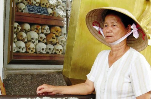 Người đàn bà 35 năm chung sống với hàng nghìn bộ hài cốt