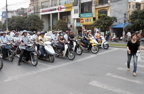 Đẩy mạnh tuyên truyền Luật Giao thông tới người dân