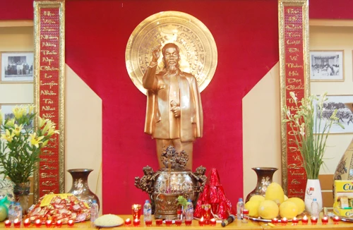 An vị tượng đồng Chủ tịch Hồ Chí Minh tại Học viện ANND