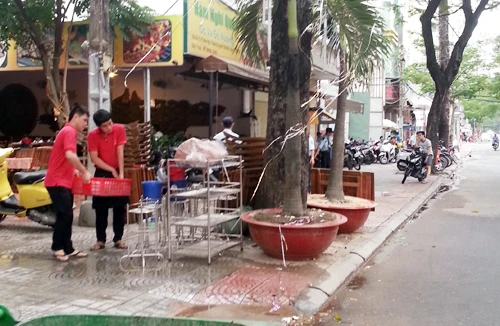 “Đại ca” Long "vàng" bị tạt a xít ngay trên phố