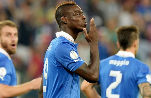 Italia và Hà Lan sớm “cập bến”