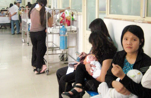 Trẻ mắc bệnh tay chân miệng gia tăng mạnh