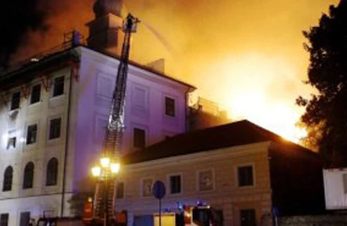 Cháy lớn tại Phủ Tổng thống Latvia