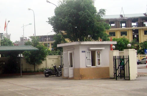 Dễ như “khoắng đồ” chốn công sở!