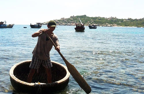 Đi thuyền thúng đón gió đông