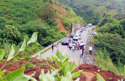 Quốc lộ 279 có thể tê liệt 3 ngày vì núi lở
