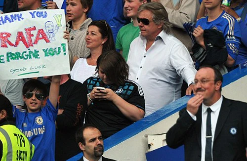 HLV Rafael Benitez: Ngẩng cao đầu ra đi