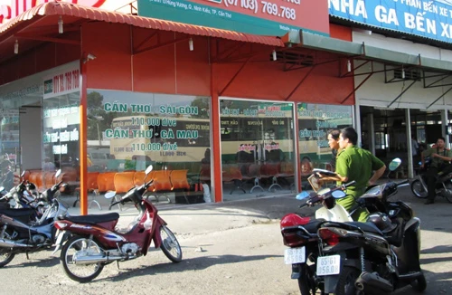 Làm rõ vụ nổ tại nhà chờ xe 