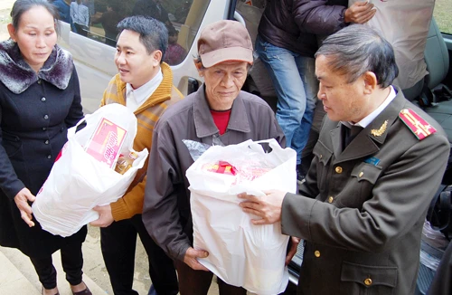 Niềm vui rộn rã lòng hồ