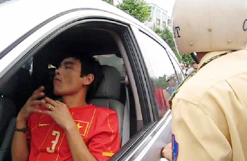 V-League tuyên chiến với ma túy