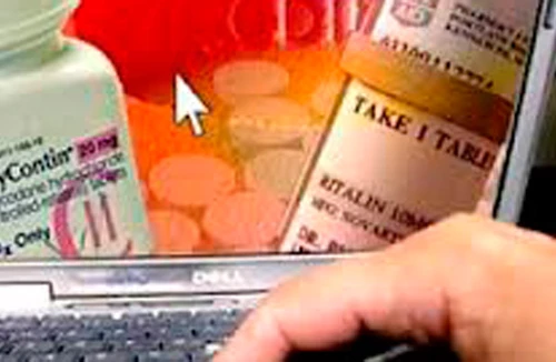 Hàng chục nghìn người chết vì mua thuốc qua mạng