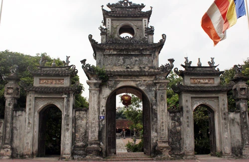 Kỳ lạ ngôi chùa có chuông bằng vàng