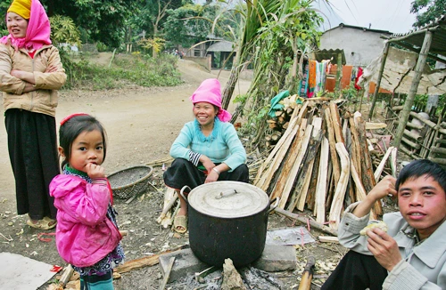 Ăn tết Thái đen ở Mường Lò