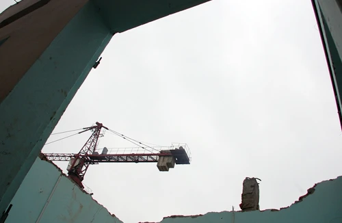 Hàng chục hộ dân lo nhà sập