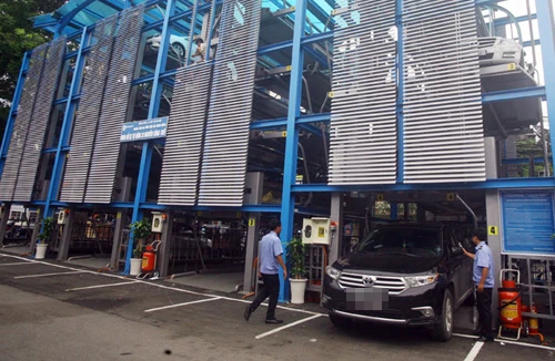 Đồng ý dựng giàn thép đỗ xe tại 2 phố lớn 