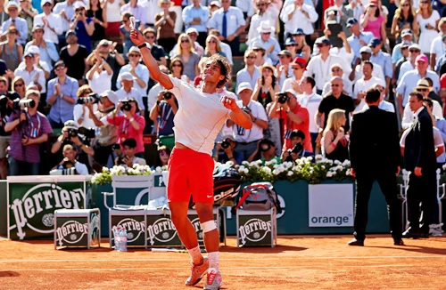 Vượt qua Djokovic, Nadal đến gần kỷ lục