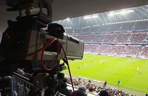 Không “khôn nhà”, còn “dại chợ”