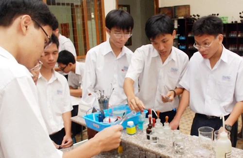 Trường chuyên “quên” mục tiêu đào tạo nhân tài 