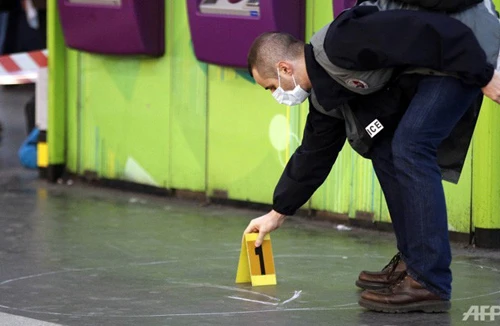 Pháp điều tra vụ binh sĩ bị đâm tại Paris