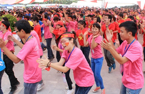 Cùng 5.000 người xác lập kỷ lục Việt Nam