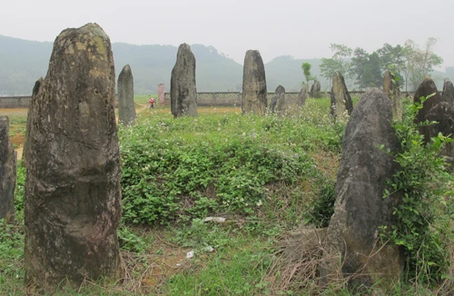 Mộ đá Đống Thếch và những cuộc đào trộm kỳ bí