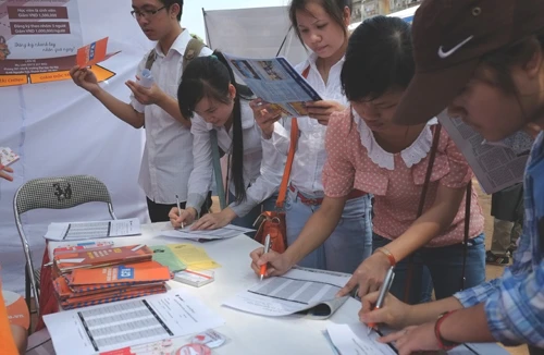 Hàng nghìn sinh viên tiếp cận cơ hội việc làm