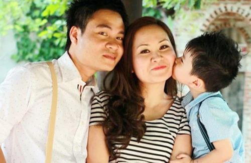 Quán quân Sao mai 2003 - Ca sĩ Hoàng Tùng: Mượn từ giày đến vest 