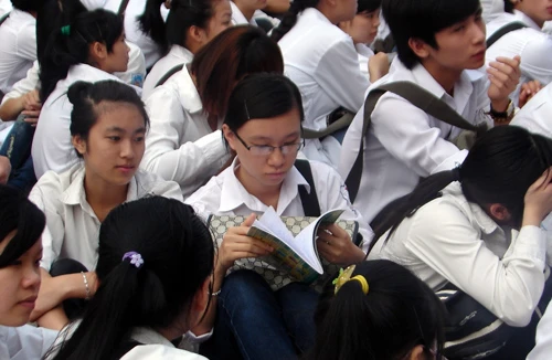 “Học sinh bây giờ khổ cực quá”