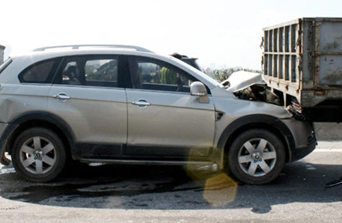 Cầu Thanh Trì tắc nghẽn sau tai nạn liên hoàn