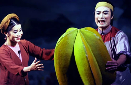 Nghệ sỹ chèo biểu diễn phục vụ thiếu nhi