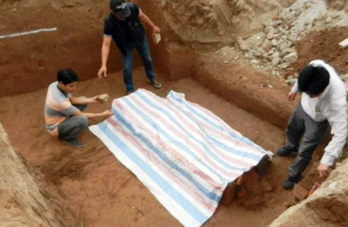 Tìm thấy ngôi mộ cổ tại nút giao Đào Tấn - Bưởi