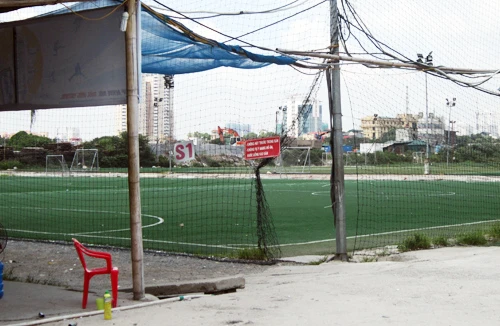 Nở rộ sân bóng mini, điểm rửa xe ở vị trí đắc địa: Gỡ gạc trên “đất vàng”