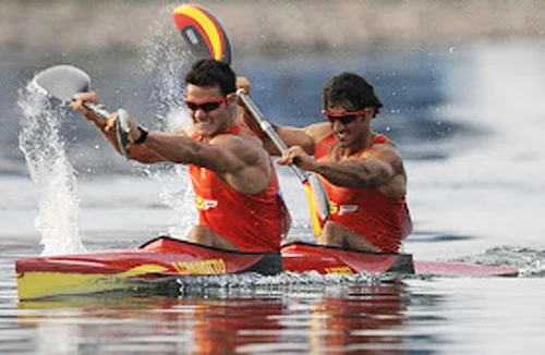 Vận động viên Olympic không mua nổi... quần đùi