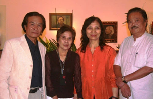 Người phụ nữ lặng lẽ đứng sau NSND Trọng Khôi