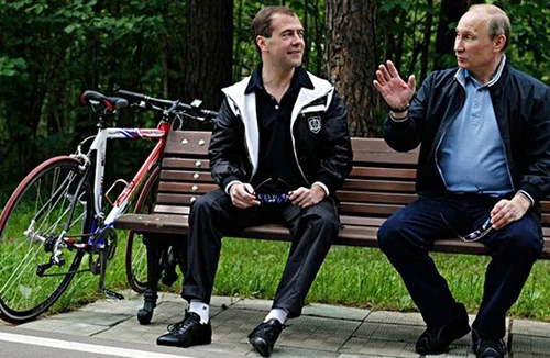 Thủ tướng Nga Medvedev: Không lý gì cạnh tranh với ông Putin