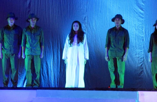 Giữa ký ức chiến tranh và hiện tại