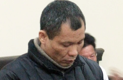 Bị cáo hát véo von tại tòa