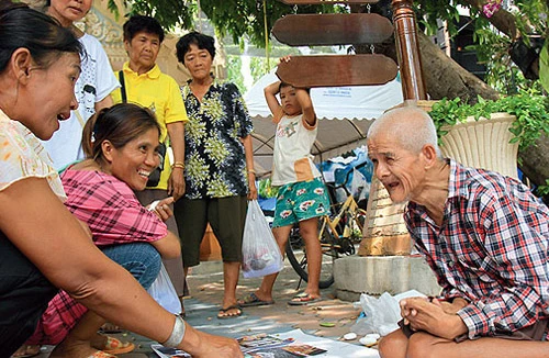 Người ăn xin công đức 1 triệu baht