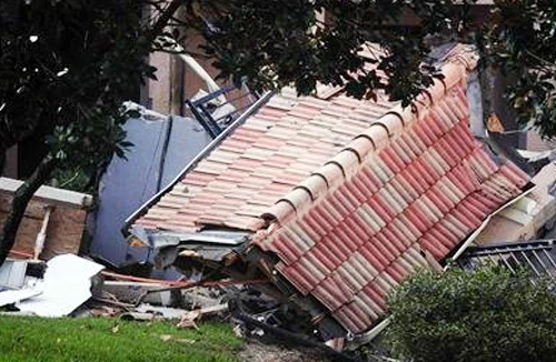 “Hố tử thần” nuốt chửng tòa nhà 3 tầng