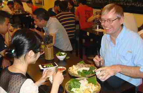 Đi với Tây bao giờ cũng bị đắt