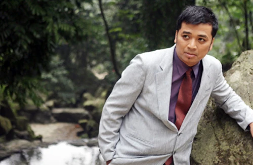 Hát ca khúc của tôi mà chẳng ai cátsê cho 1 cái kẹo