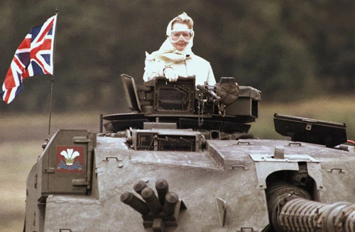 Một cuộc đời nhiều tranh cãi