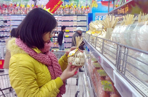 Giá trứng miền Nam giảm, Hà Nội vẫn “sốt”