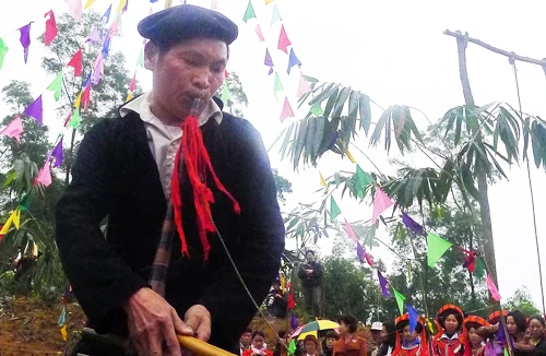 Về Làng Văn hóa xem hội Gầu Tào, Nhảy lửa 