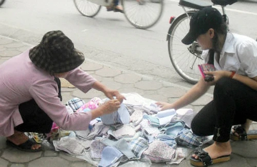 Ẩn họa từ khẩu trang giá rẻ