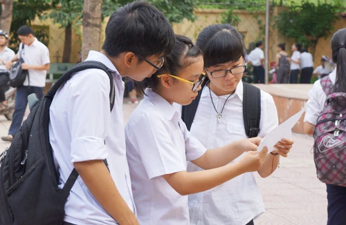 Đề thi về biển đảo căng sức thí sinh 