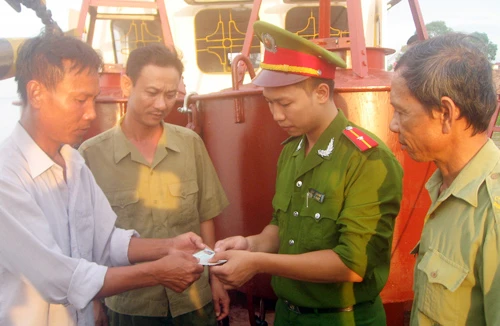 Đơn thương... chống “cát tặc”