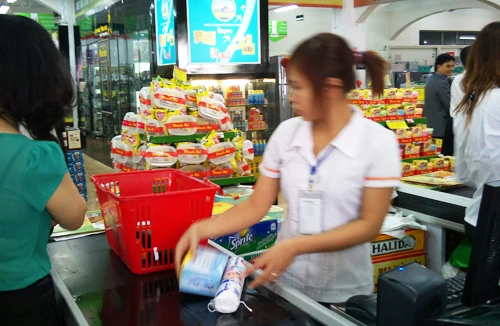 Nghỉ lễ dài, sức mua vẫn yếu