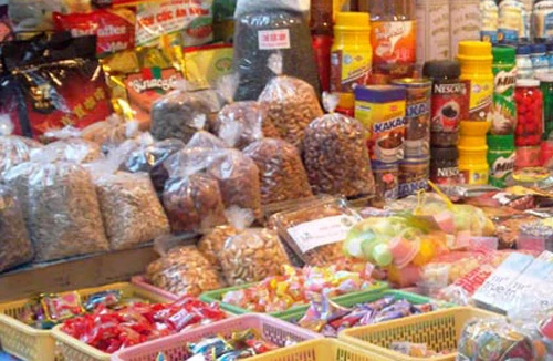 Bánh mứt kẹo không có nguồn gốc: Những món hàng quen mà sợ